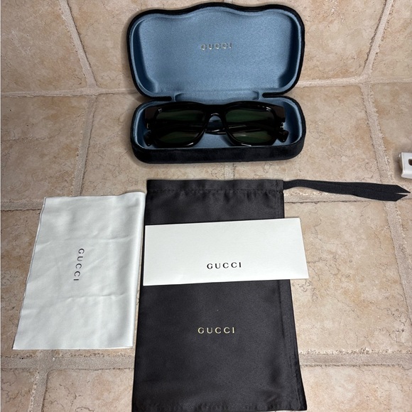 Gucci Black Sunglasses with Accessories - Picture 1 of 8
